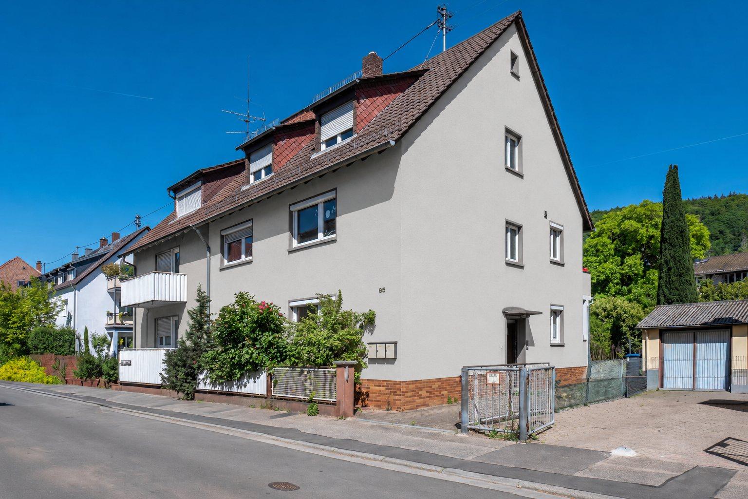 Komplettsanierung eines Drei-Parteien-Hauses